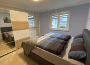 Schlafzimmer mit Schrank