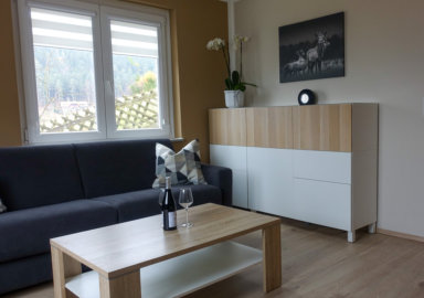 Wohnzimmer mit Couch